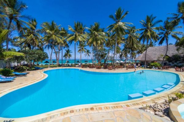 Top 5 Beachside Bliss: Unveiling the Kenyan Coast’s Gems with romu.travel